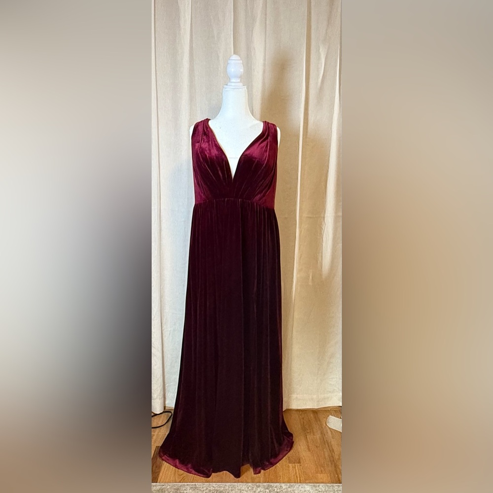 Elegant Burgundy Velvet Evening Gown